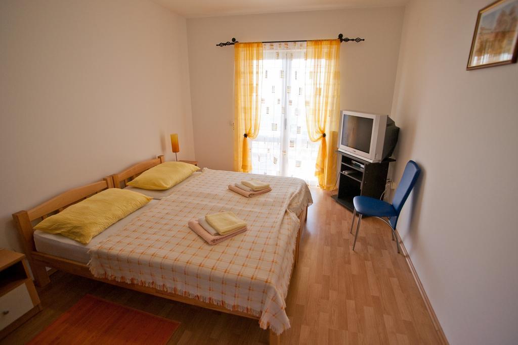 Apartments Marinic Primosten Room photo
