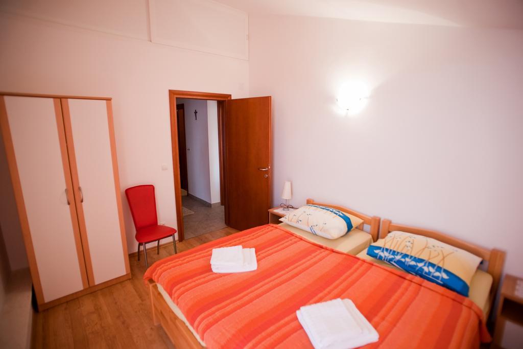 Apartments Marinic Primosten Room photo